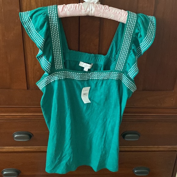 LOFT Green and white flutter sleeve top - Picture 1 of 10